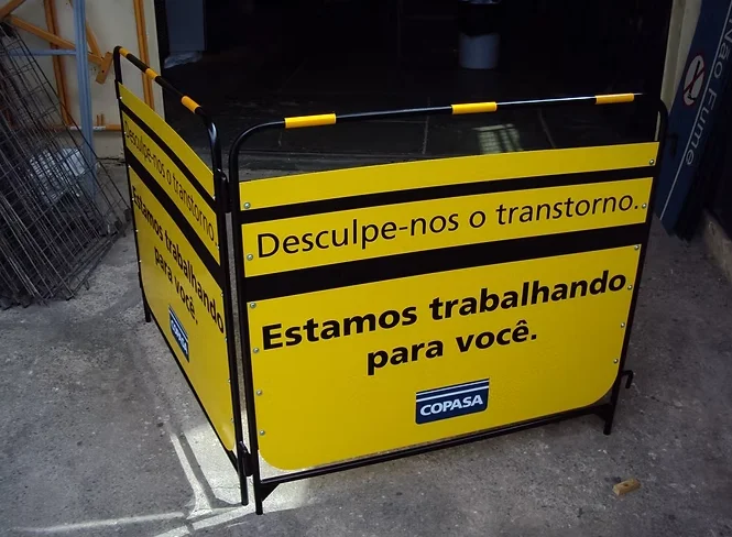 Comunicação visual em acrílico